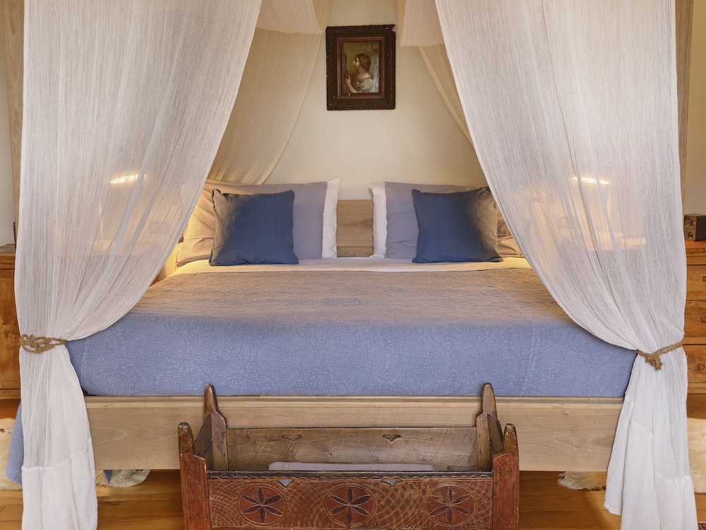 Deluxe Double Room (private external bathroom - Beatrice) photo 1