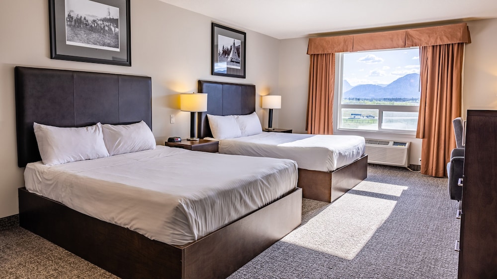 Room, 2 Queen Beds, Mountain View photo 1