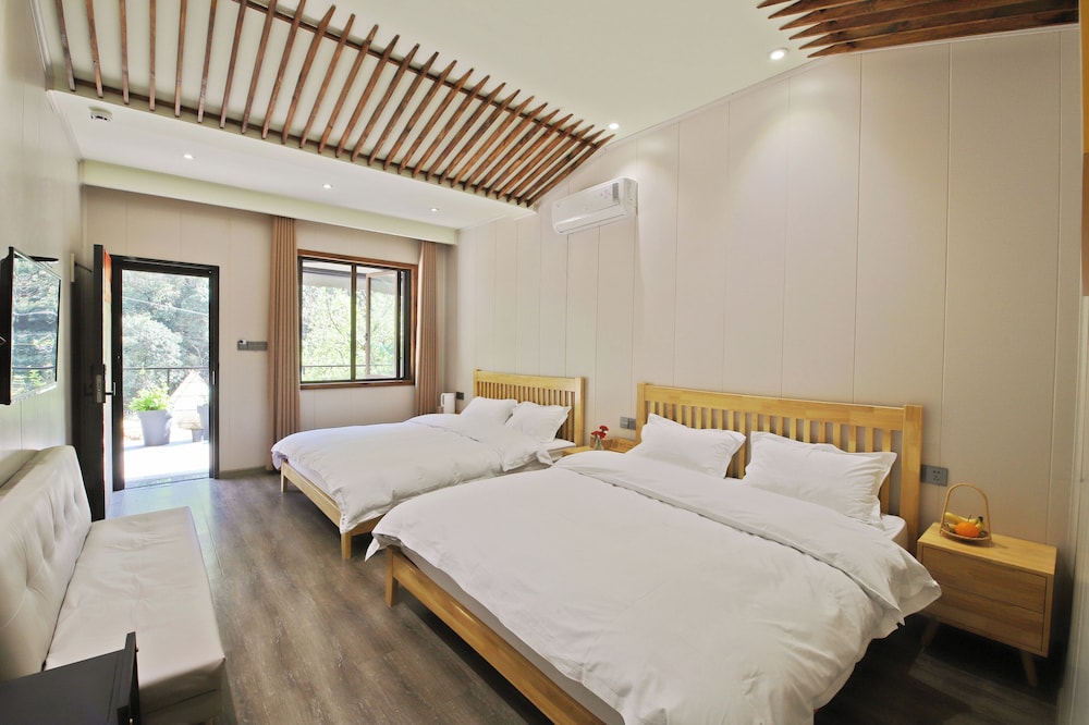 Exclusive Twin Room, Hill View
