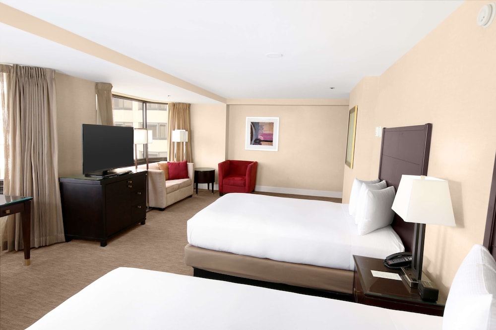 Junior Suite, 2 Double Beds (Deluxe View) - Photo 1