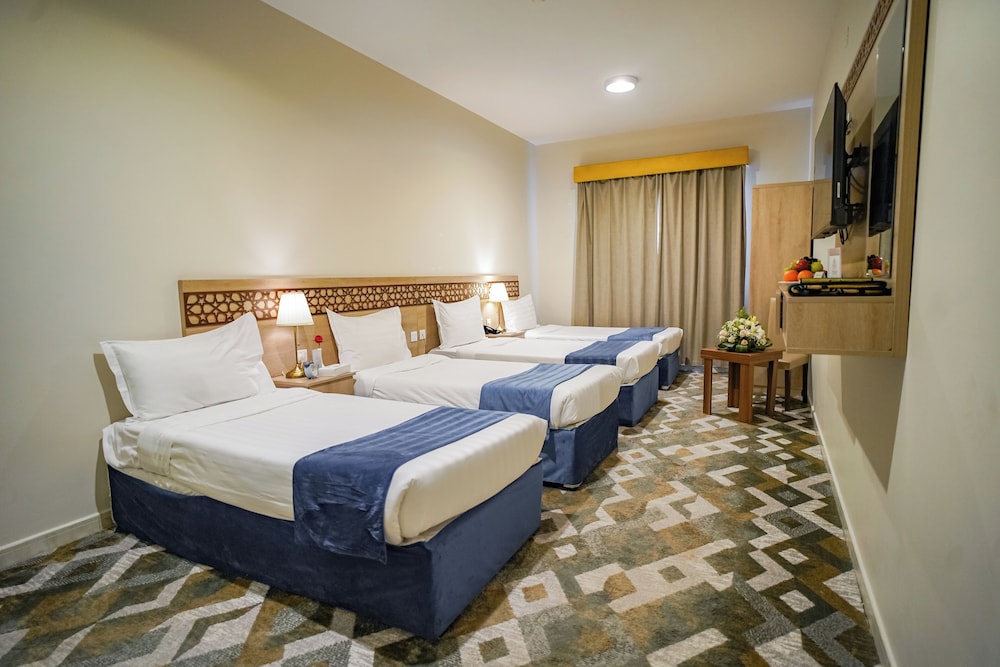 Quadruple Room - Photo 11