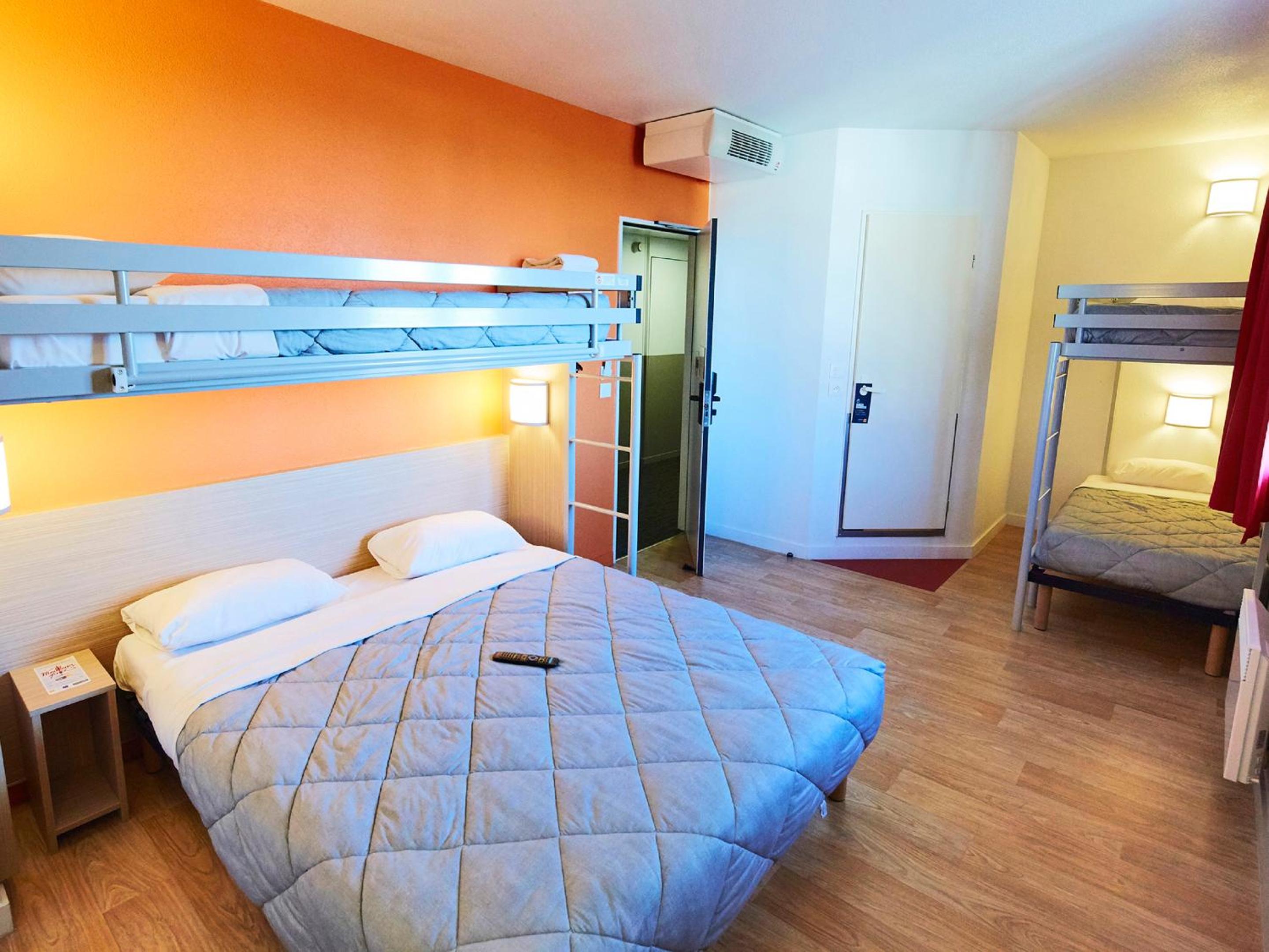 Quintuple Room (1 Double Bed + 3 Single Beds)
