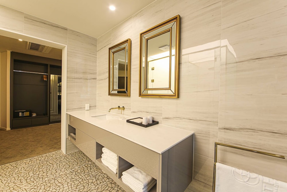 Executive Suite Family - Photo 4