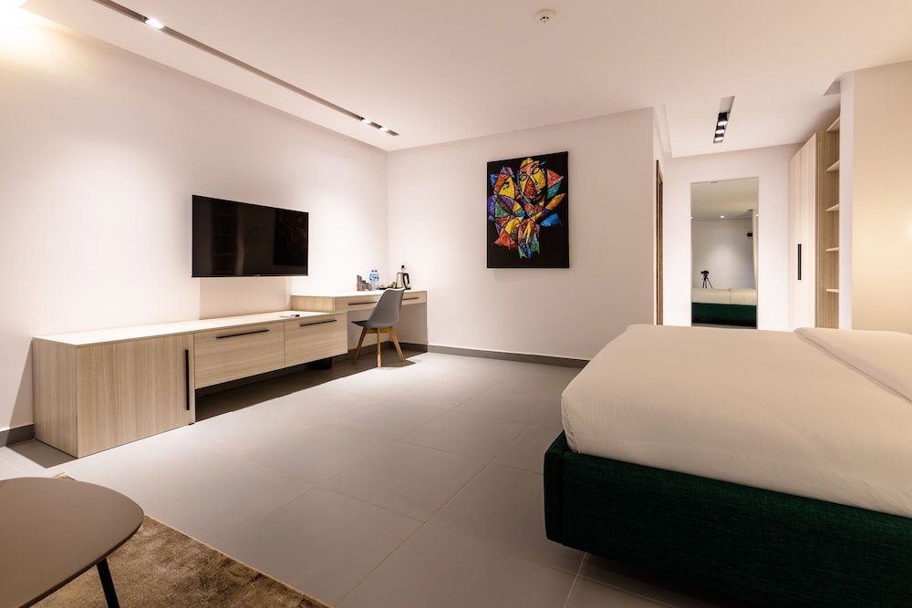 Luxury Suite - Photo 1