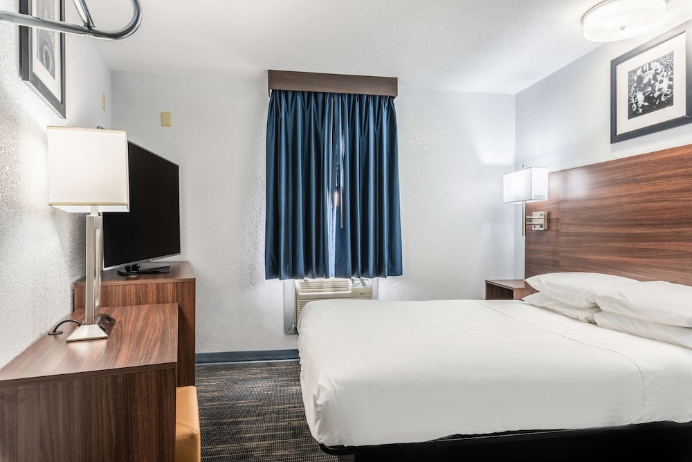 Room, 1 Queen Bed - Photo 2
