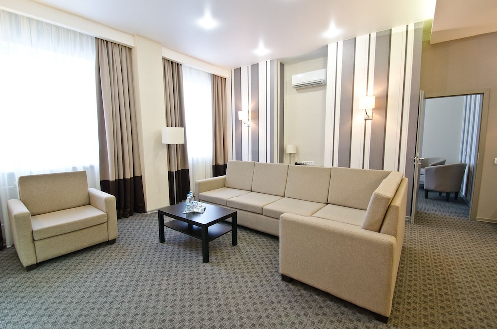 Deluxe Suite