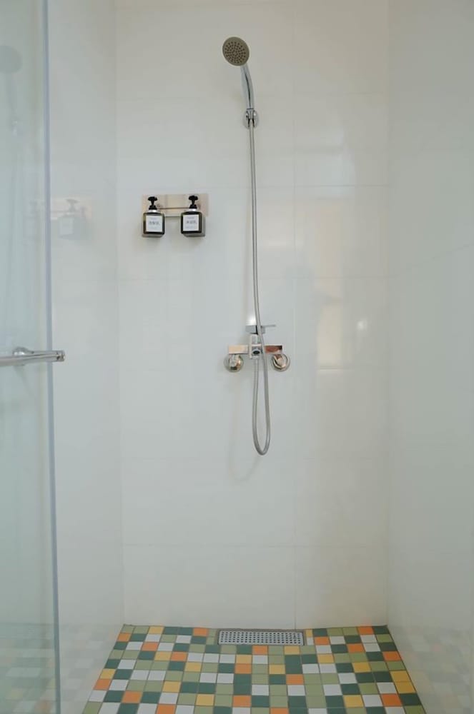 Economy Suite (No TV) photo 3