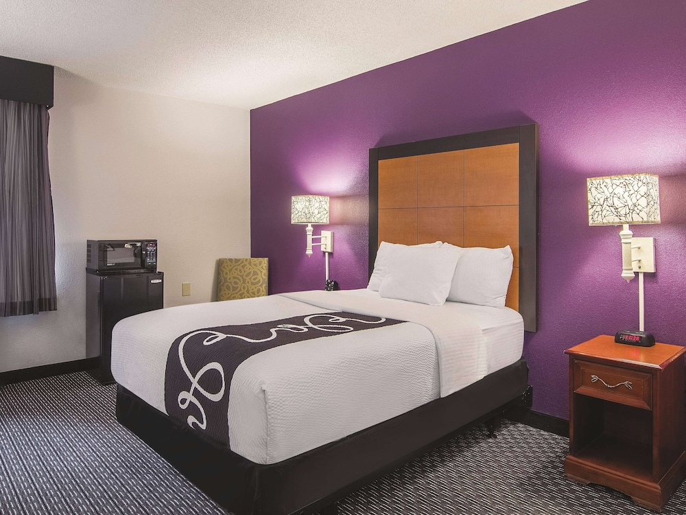 Room, 1 Queen Bed, Accessible, Non Smoking (Mobility Accessible) - Photo 1