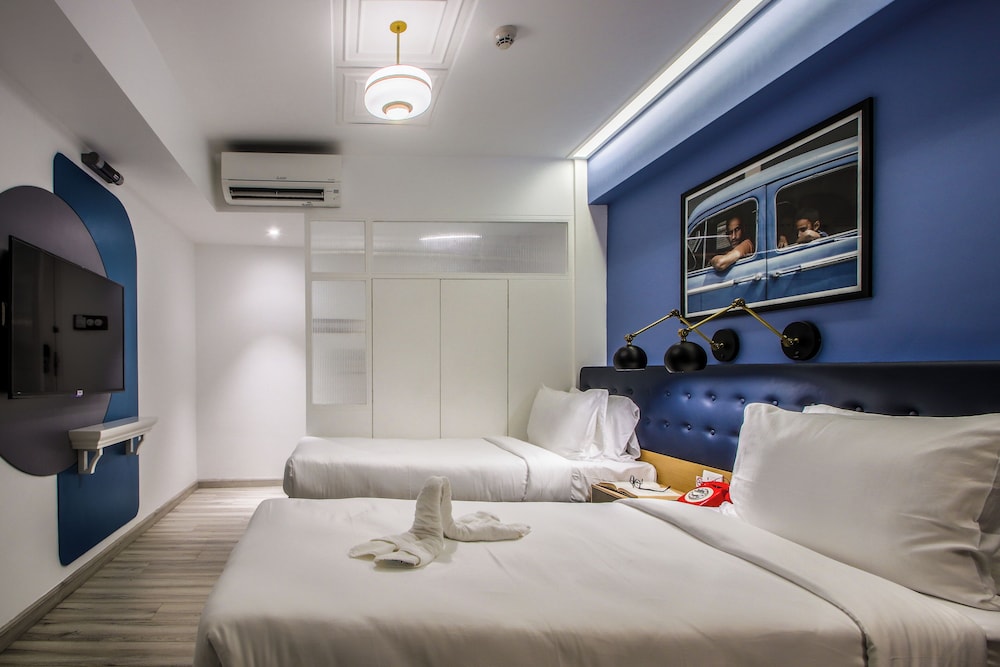 Deluxe Room - Photo 5