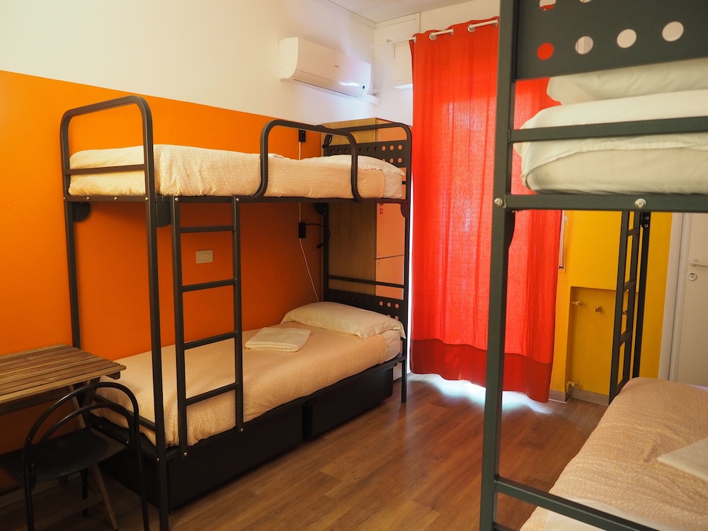 Room - Photo 1