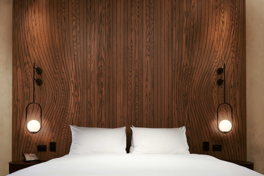 Suite, 1 King Bed, Balcony (Yarra View) - Photo 11