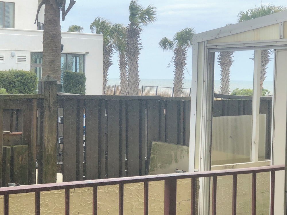 Basic Double or Twin Room, 2 Queen Beds, Non Smoking, photo 6