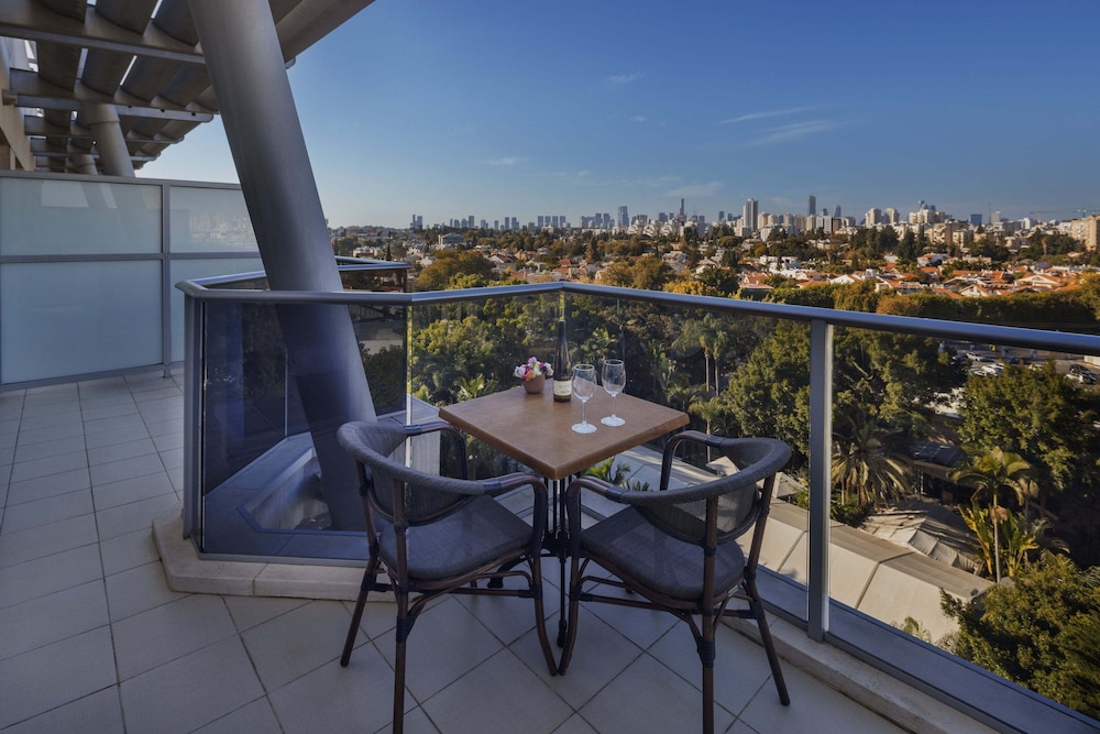 2 Bedroom With Balcony photo 3