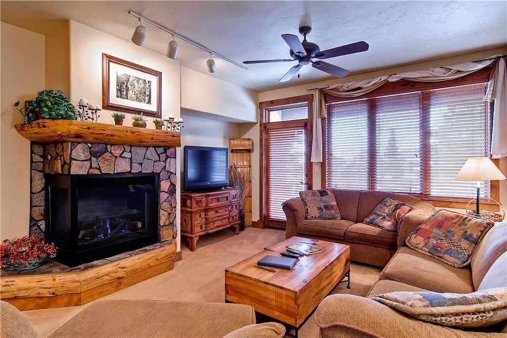 Condo, Multiple Beds (2103 Timberline Lodge, Trappeur's Cro) photo 3