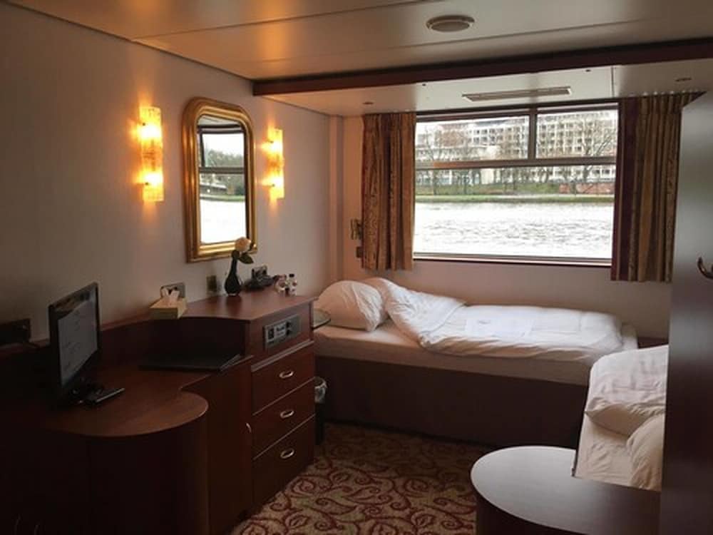 Standard Twin Room, City View