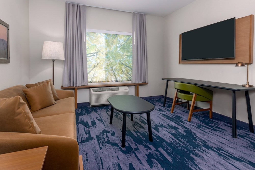Suite, Multiple Beds - Photo 4