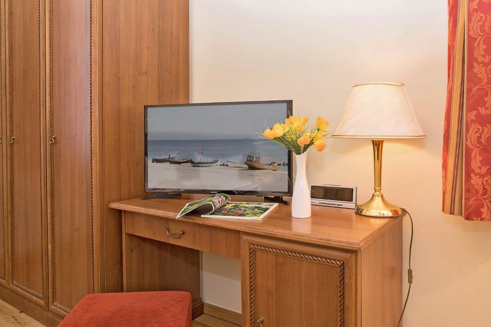 Double Room, Balcony, Partial Ocean View photo 2