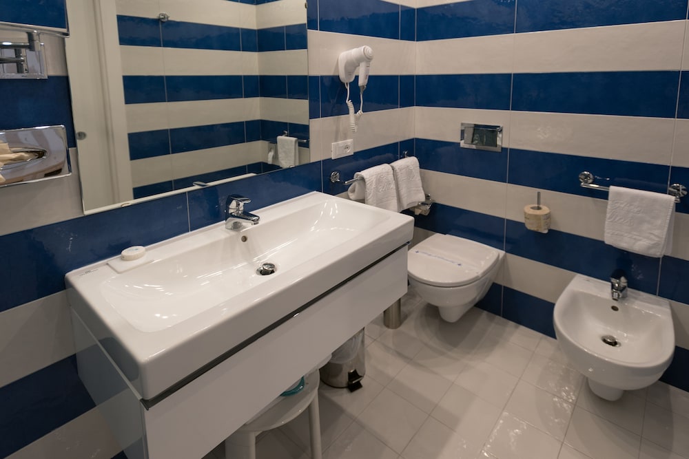 Premium Room, 1 King Bed, Hot Tub, Sea View