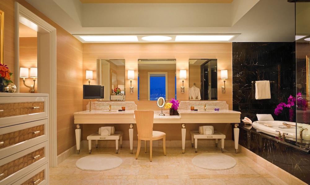 One-Bedroom Suite City View - Photo 3