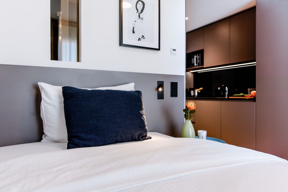 Business Single Room thumbnail 5