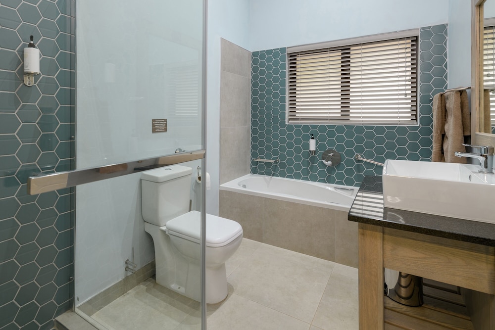 Two Bedroom Apartments with Patio photo 3