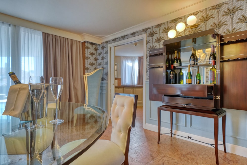 Executive Suite, 3 Bedrooms, Terrace, Lake View - Photo 11