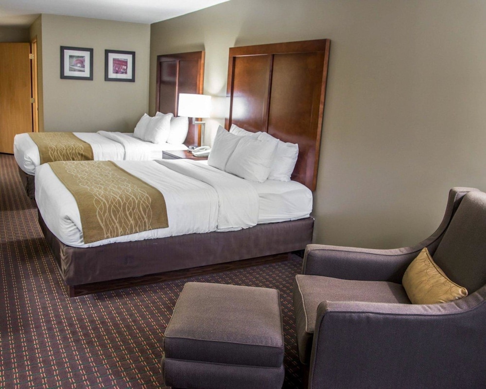 Standard Room, 2 Queen Beds, Non Smoking, River View photo 2
