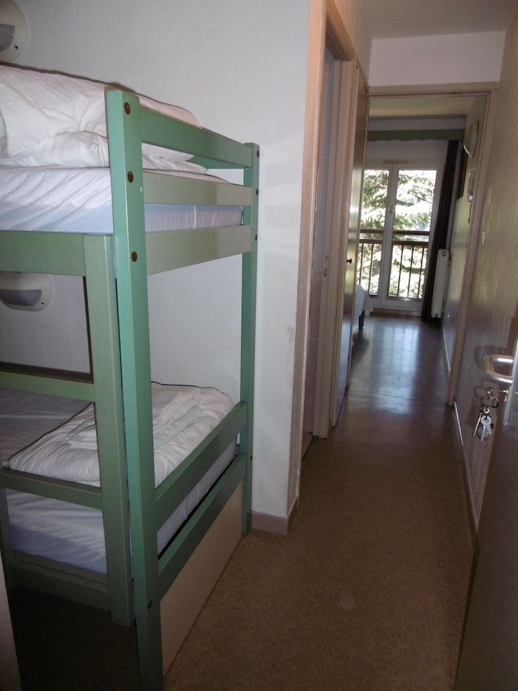 Bed in 4 Bed Male Dormitory with Ensuite Bathroom photo 3