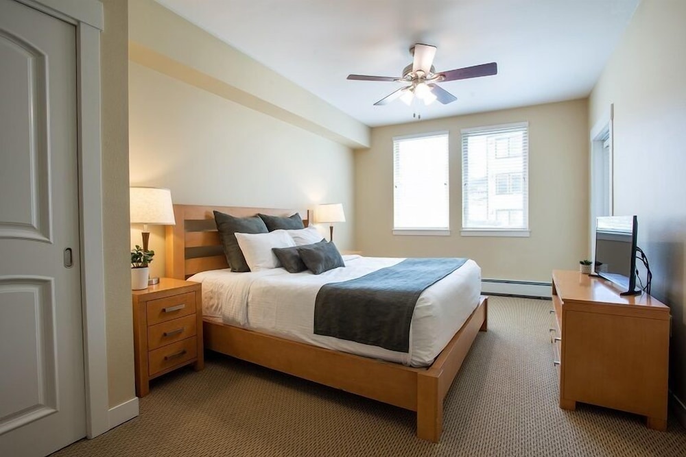 Condo, 1 Bedroom, Kitchen (Select) photo 2