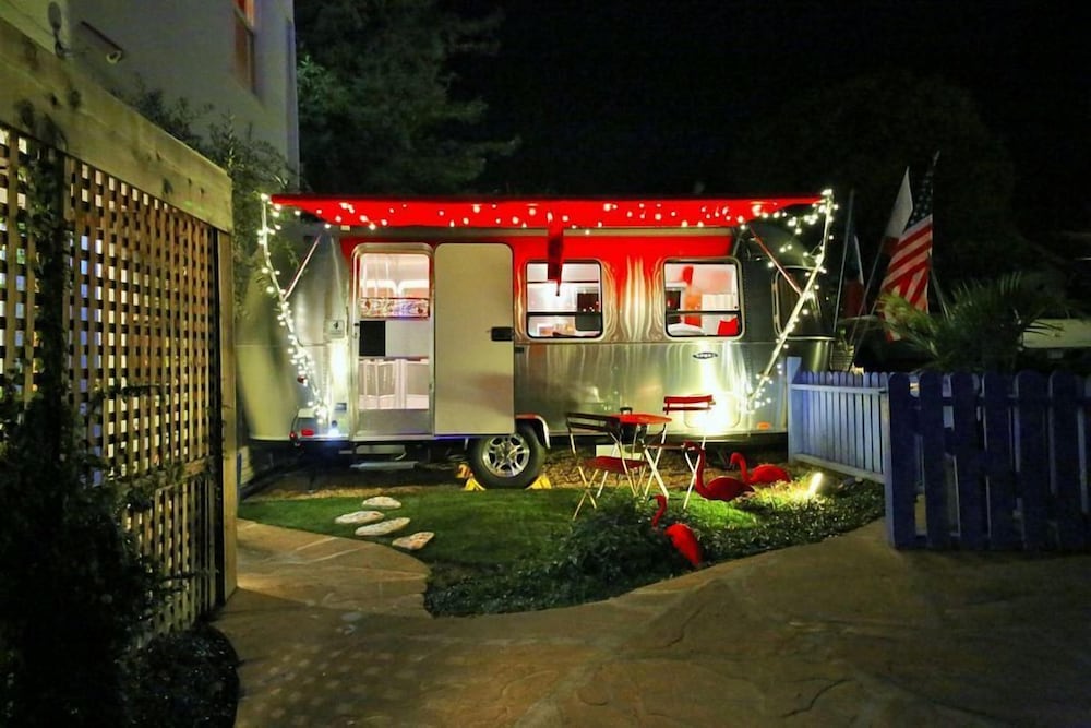Deluxe Mobile Home photo 2