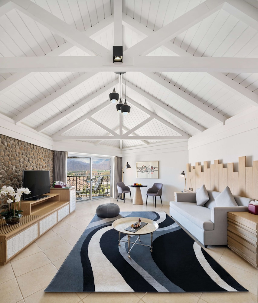 Family Room, Balcony, Mountain View (Deluxe)