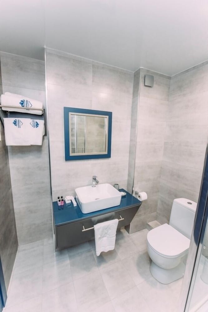 Deluxe Double Room - Photo 19