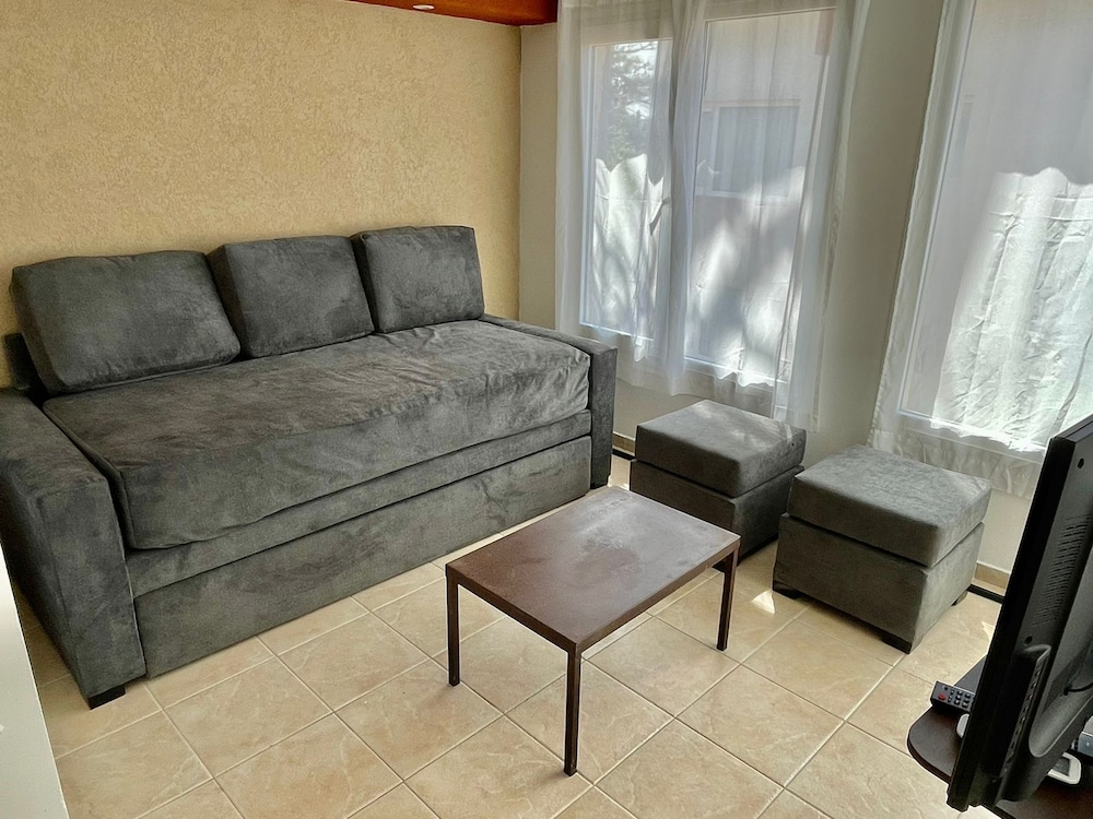Comfort Duplex, 1 Bedroom, Partial Ocean View, Poolside photo 1