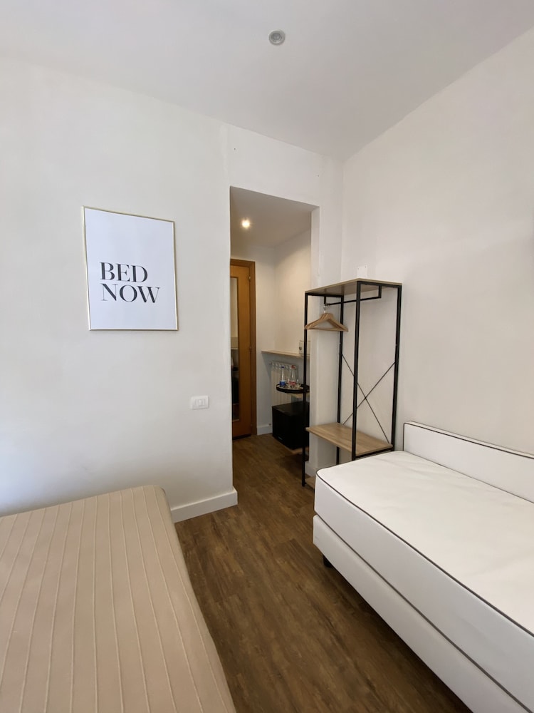 Standard Triple Room - Photo 8