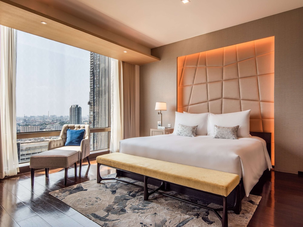 DUPLEX SUITE, Piano Club Privilege, Separate Living Room