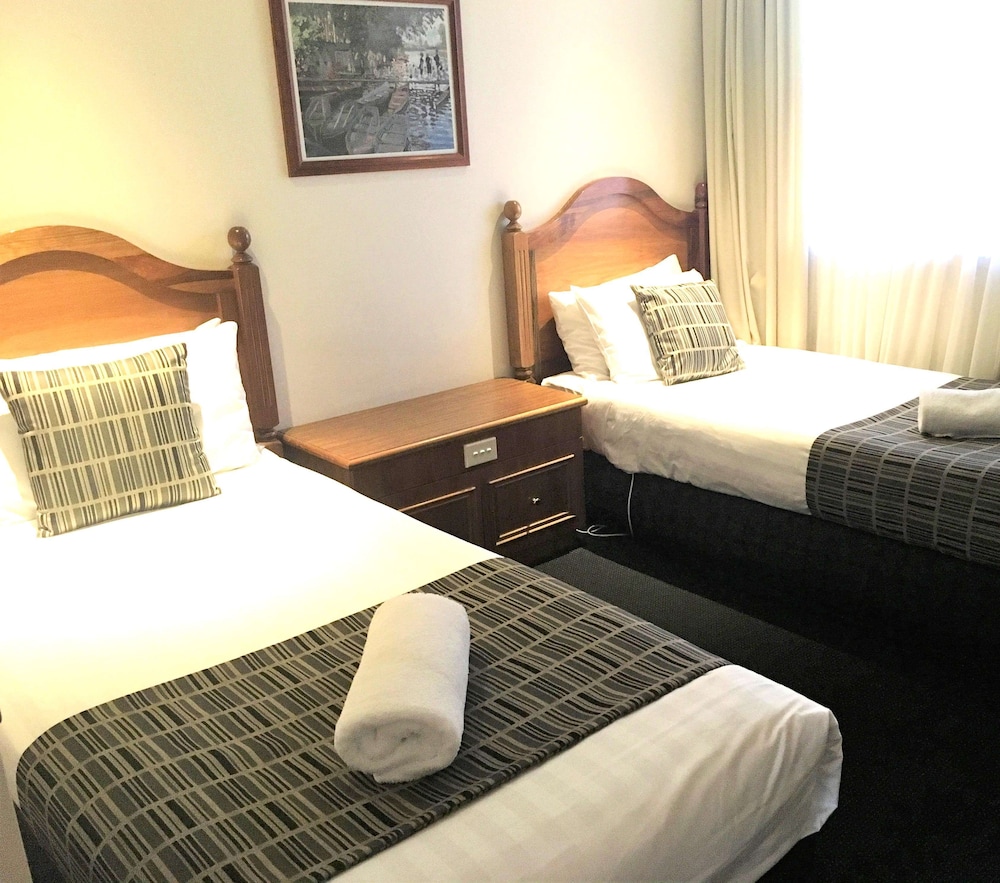 Suite, Multiple Beds, Non Smoking, Kitchenette photo 2