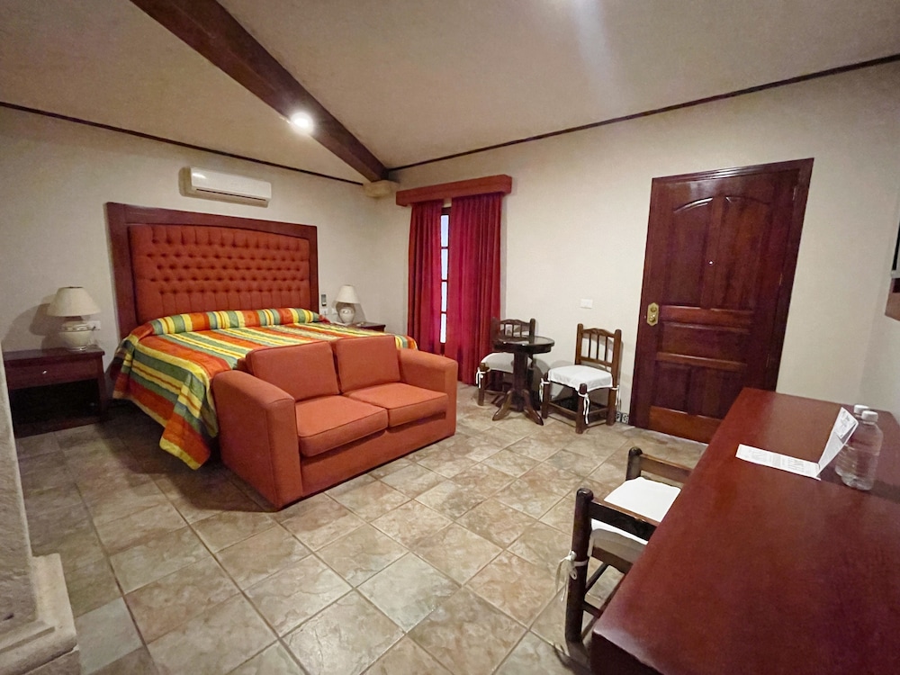 Superior Room, 1 King Bed photo 1