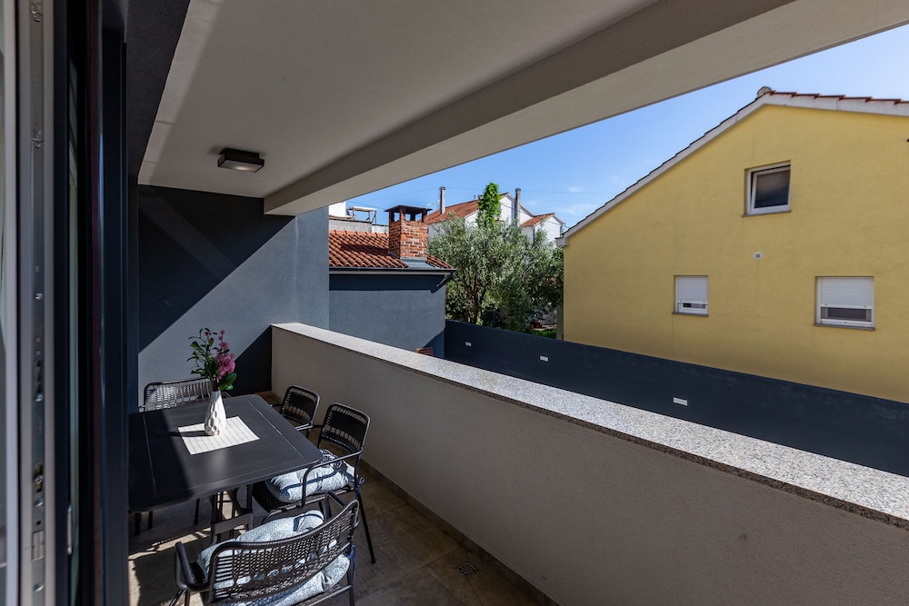 Apartment (Comfort Two Bedroom Apartment with Ba)