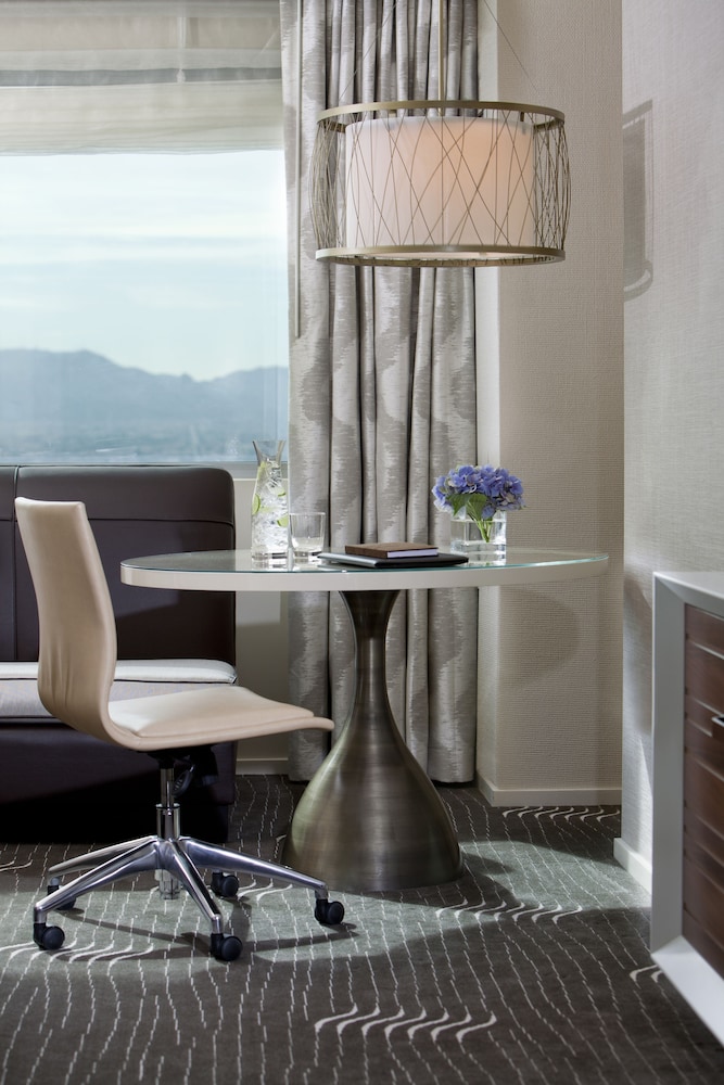 Room (Essential) - Photo 4