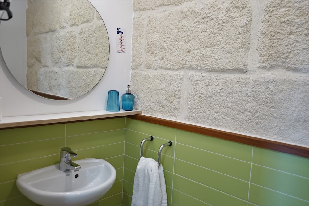 Shared Dormitory, Men only, Shared Bathroom (1 bed in a 10-Bed Dormitory Room) photo 3