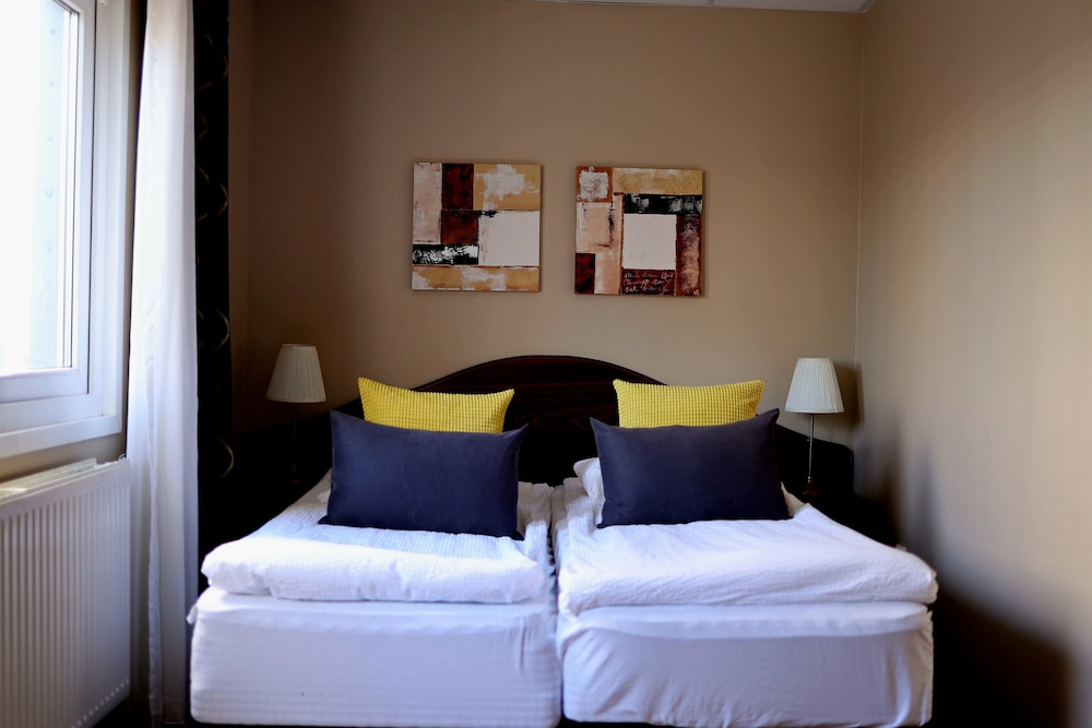 Standard Double or Twin Room - Photo 1