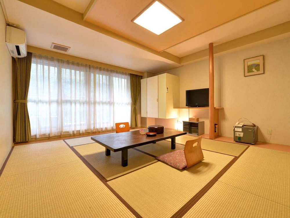 Japanese Style Room for 5 Guests