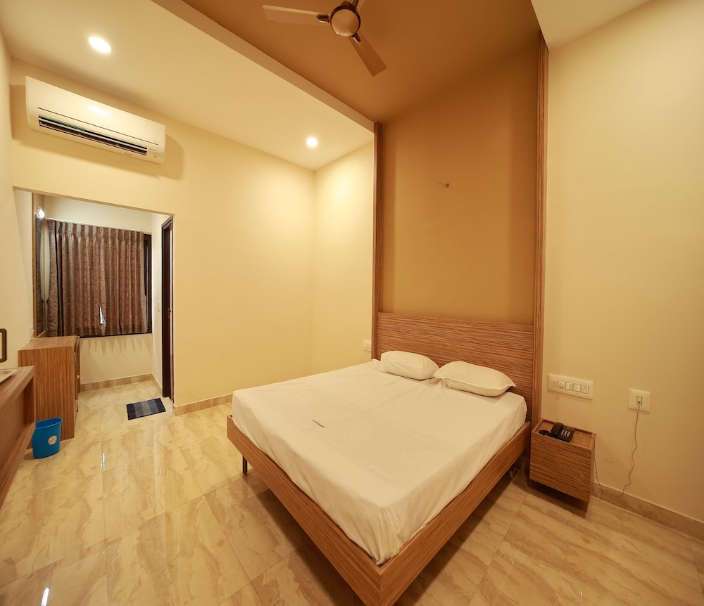 Deluxe Room - Photo 7