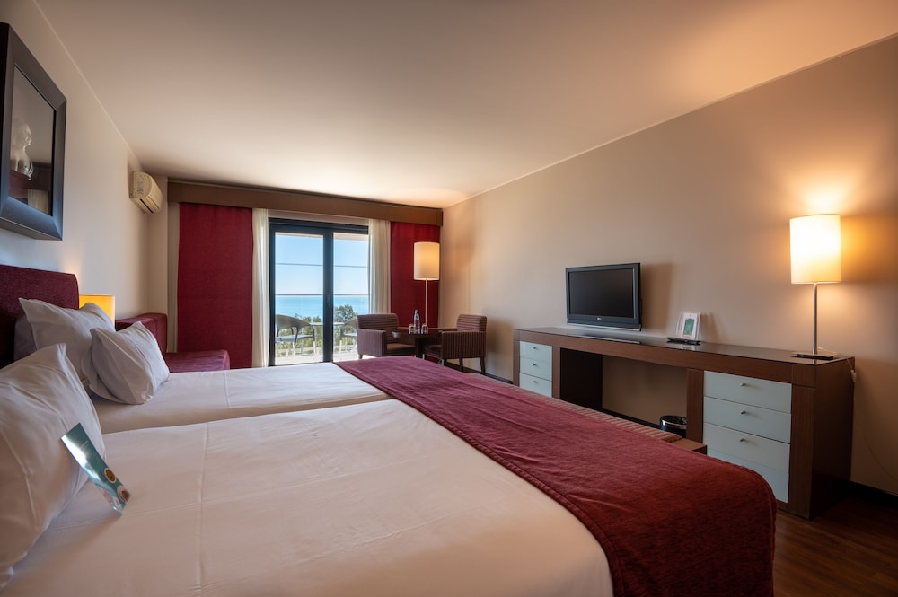 Twin Room, Sea View (2 Adults + 1 Child) - Photo 1