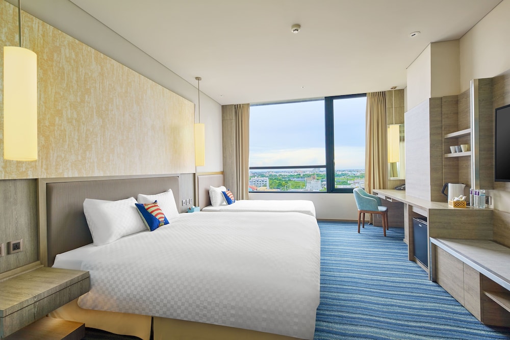Discovery Triple (1 Double + 1 Single Bed)