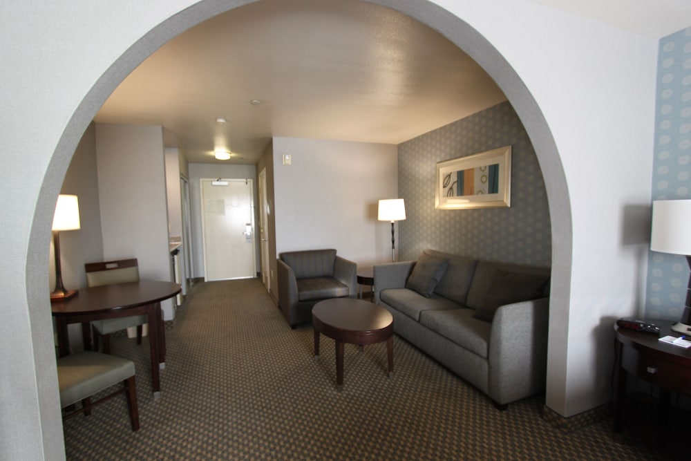Suite, 1 King Bed - Photo 6