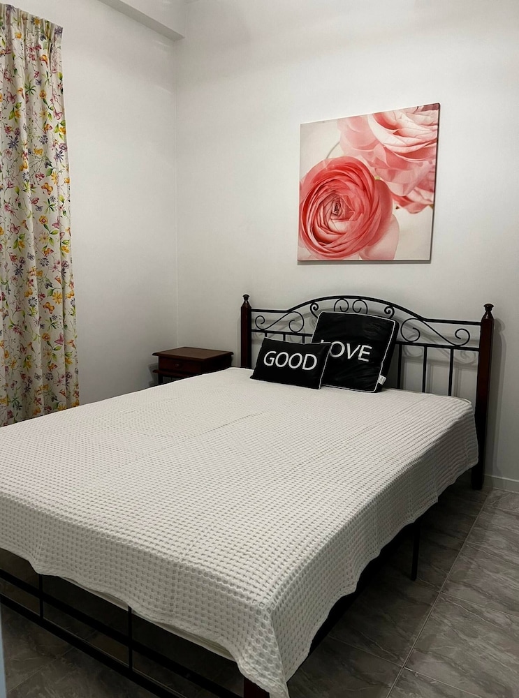 Apartment, 2 Bedrooms, Balcony, City View photo 3
