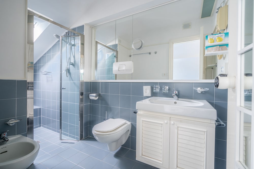Standard Double or Twin Room - Photo 5