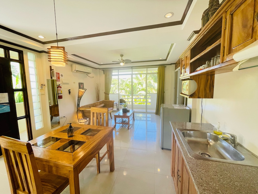 Suite - Photo 15