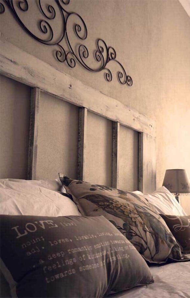 Room (1) - Photo 2